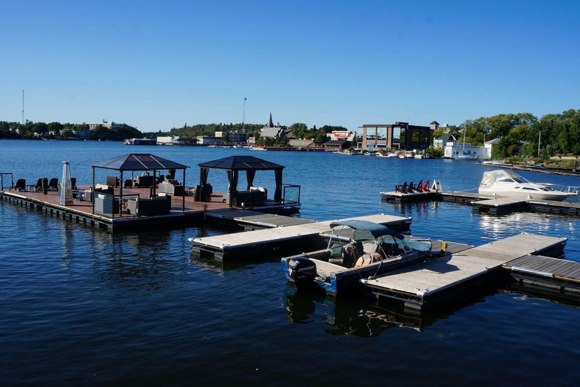 Clarion Lakeside Inn & Conference Centre Kenora Exterior photo