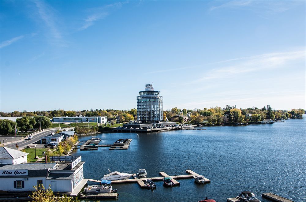 Clarion Lakeside Inn & Conference Centre Kenora Exterior photo